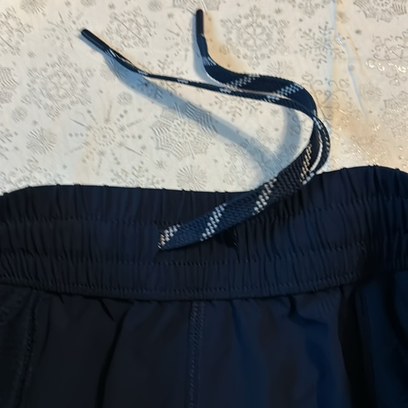 UnderArmor shorts - Picture 4 of 5